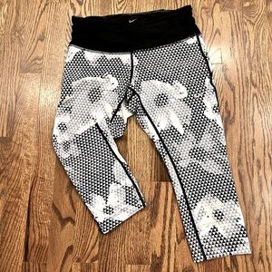 Nike Capris 🖤